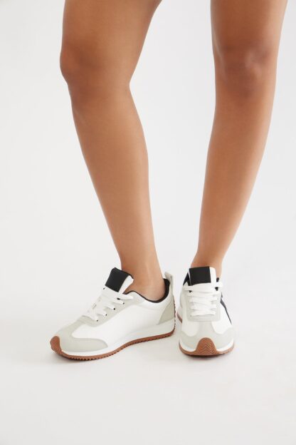 Zapatillas Doradas Bajas con Cordones - Image 14